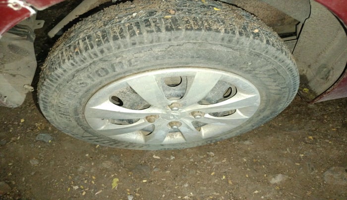 2013 Hyundai Eon SPORTZ, Petrol, Manual, 1,20,881 km, tyre