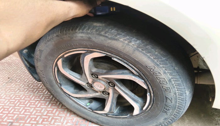 2011 Mahindra Verito 1.5 D6, Diesel, Manual, 61,205 km, tyre