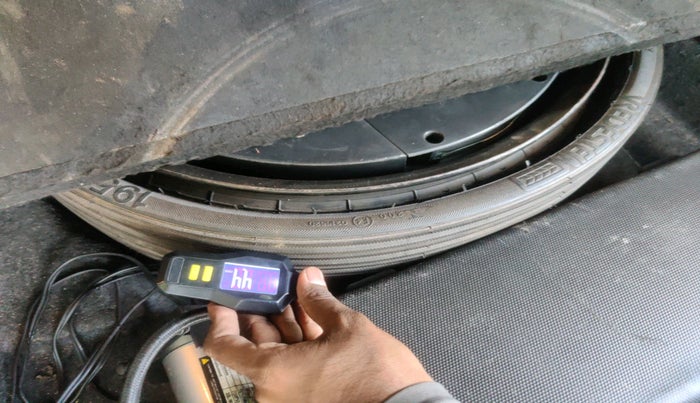 2011 Audi Q5 2.0 TDI QUATTRO, Diesel, Automatic, 1,36,637 km, tyre