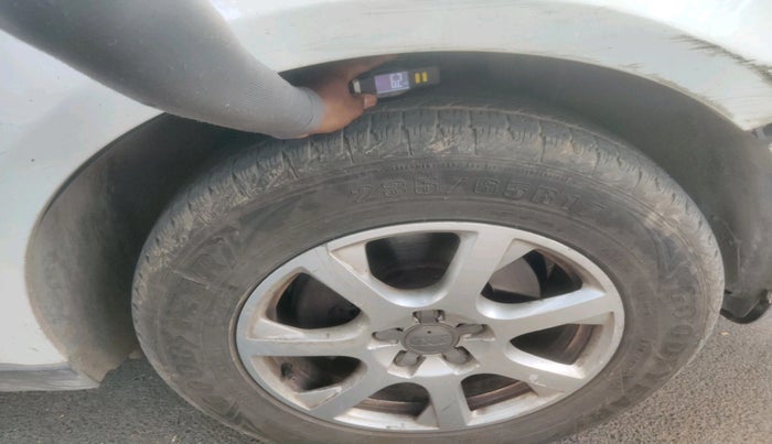 2011 Audi Q5 2.0 TDI QUATTRO, Diesel, Automatic, 1,36,637 km, tyre