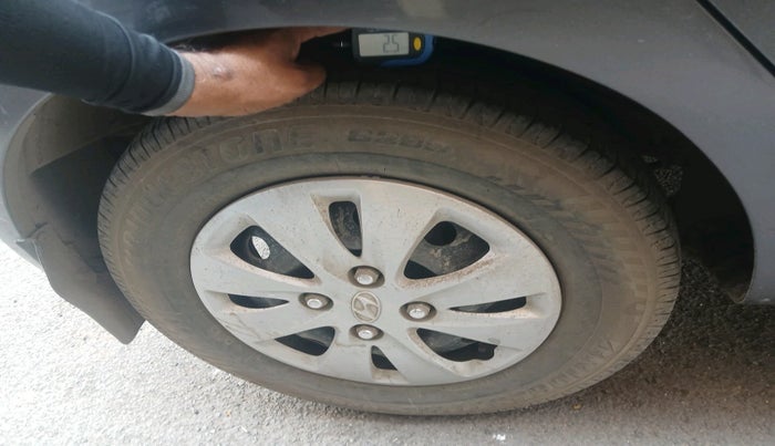 2012 Hyundai i10 SPORTZ 1.2, Petrol, Manual, 70,038 km, tyre