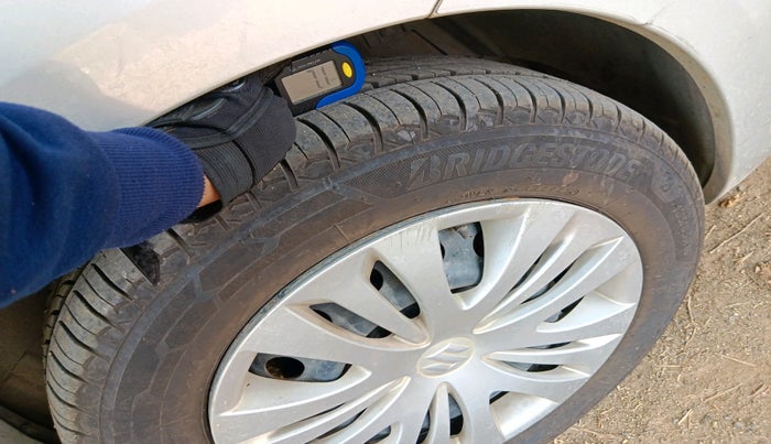 2015 Maruti Ertiga VXI, Petrol, Manual, 63,927 km, tyre