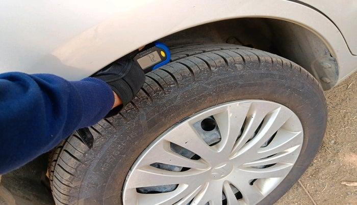 2015 Maruti Ertiga VXI, Petrol, Manual, 63,927 km, tyre