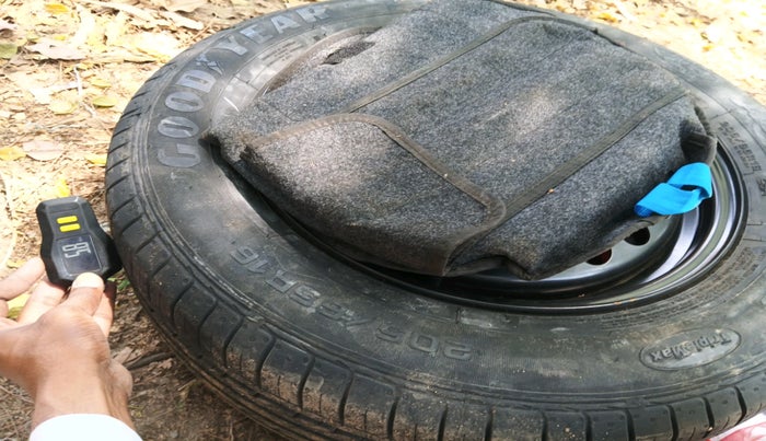 2020 KIA SELTOS HTX 1.5 PETROL, Petrol, Manual, 1,07,036 km, tyre