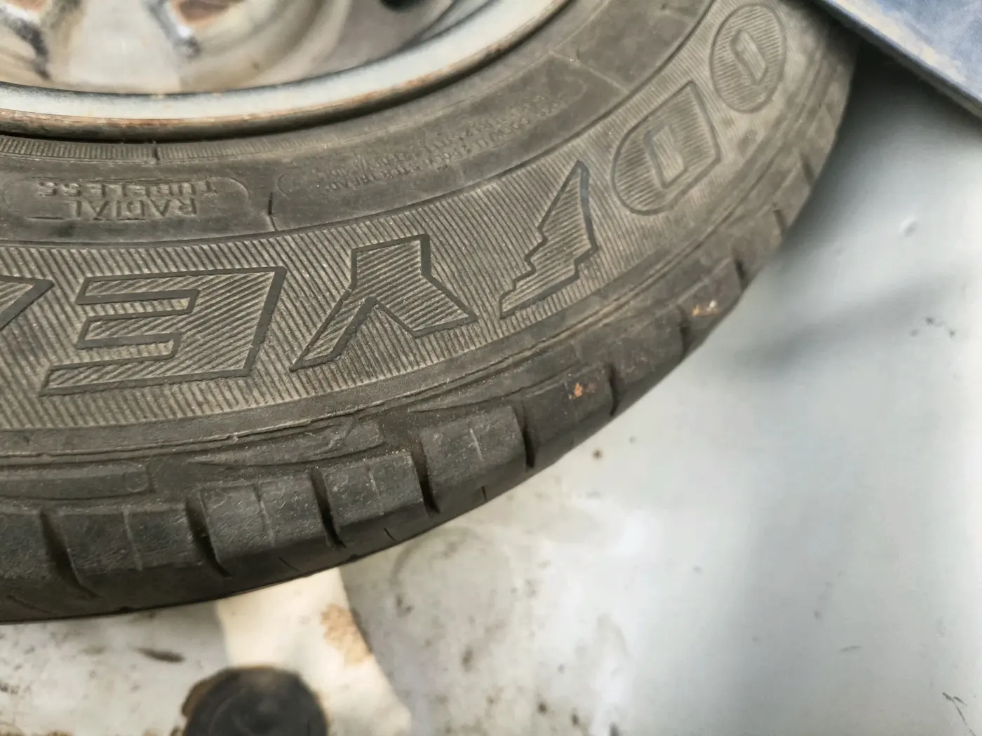 2014 Hyundai Eon ERA +, Petrol, Manual, 82,051 km, tyre