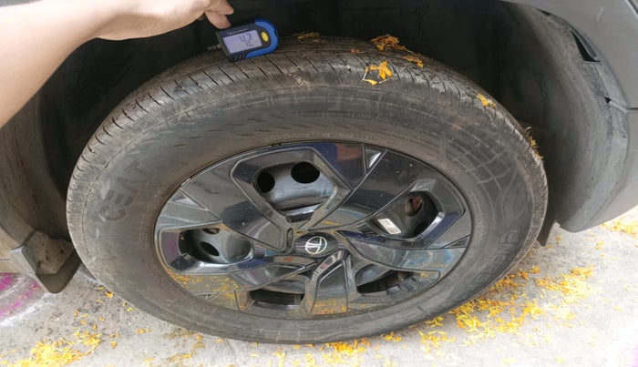 2024 Tata PUNCH ADVENTURE RHYTHM CNG, CNG, Manual, 24,110 km, tyre