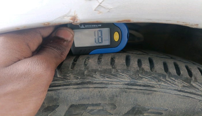 2012 Hyundai i10 ERA 1.1, CNG, Manual, 92,145 km, tyre