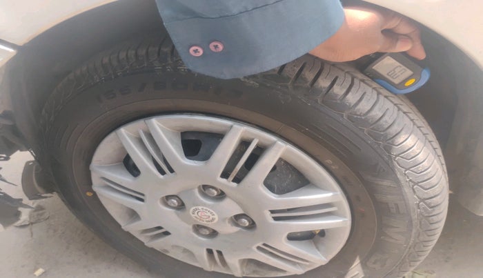 2013 Hyundai i10 MAGNA 1.2, CNG, Manual, 1,00,702 km, tyre