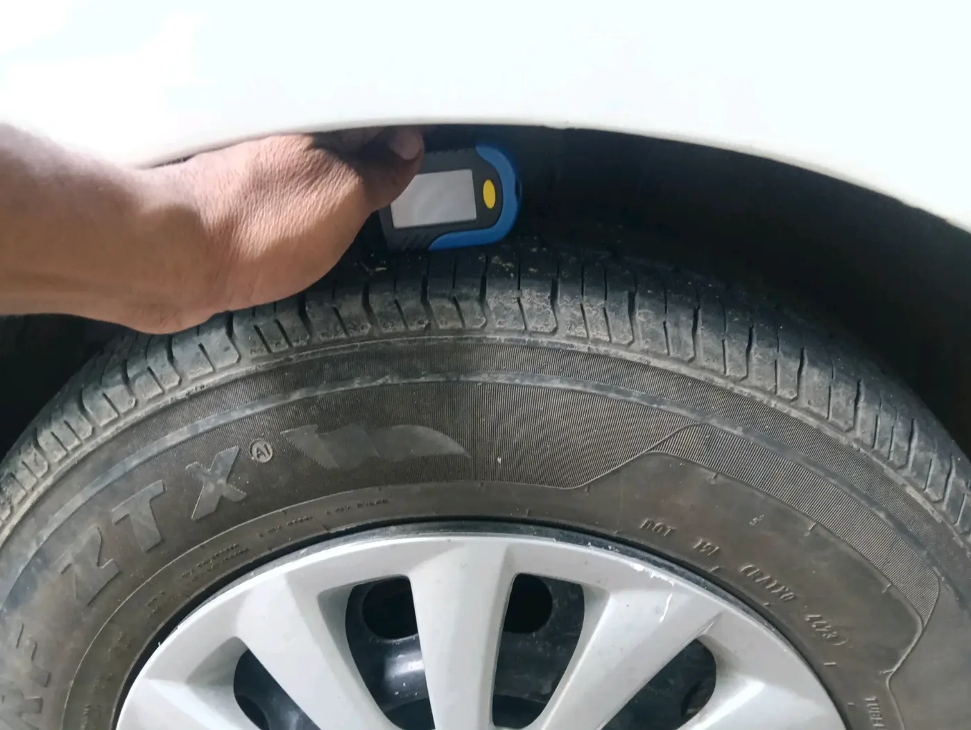 2018 Maruti Dzire LXI, CNG, Manual, 54,783 km, tyre