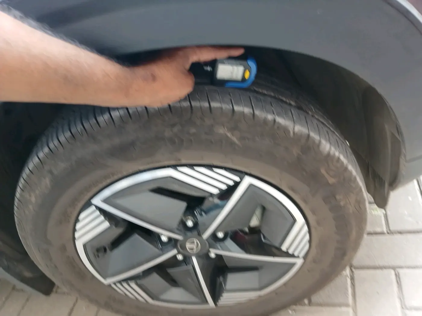 2024 Tata NEXON CREATIVE+ SUNROOF AMT 1.2 PETROL, Petrol, Automatic, 8,448 km, tyre