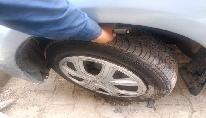 2011 Toyota Etios G SP, Petrol, Manual, 95,551 km, tyre