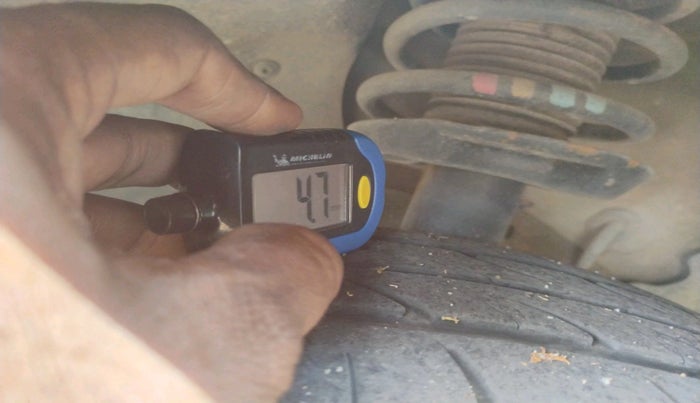 2013 Volkswagen Jetta COMFORTLINE TSI, Petrol, Manual, 2,02,798 km, tyre