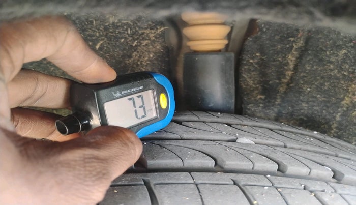 2013 Volkswagen Jetta COMFORTLINE TSI, Petrol, Manual, 2,02,798 km, tyre