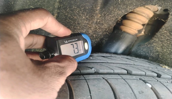 2013 Volkswagen Jetta COMFORTLINE TSI, Petrol, Manual, 2,02,798 km, tyre