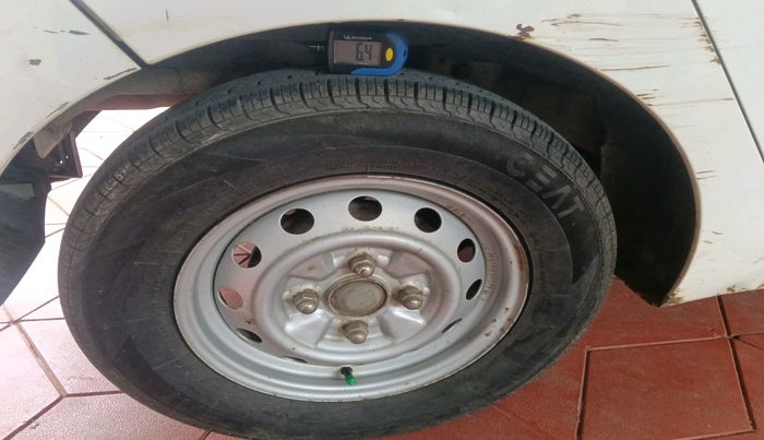 2014 Hyundai Eon D-LITE+, Petrol, Manual, 68,590 km, tyre