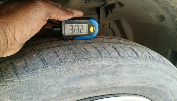 2012 Maruti Swift Dzire LXI, Petrol, Manual, 1,17,957 km, tyre