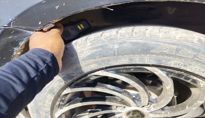 2015 Maruti Ciaz ZXI, CNG, Manual, 1,25,205 km, tyre