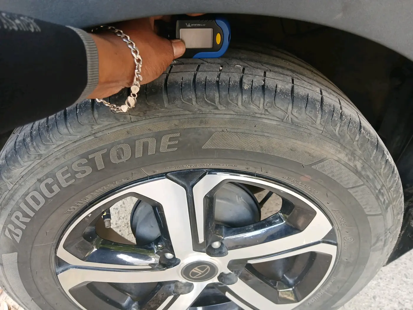 2022 Tata NEXON XZA PLUS (HS) PETROL, Petrol, Automatic, 22,323 km, tyre