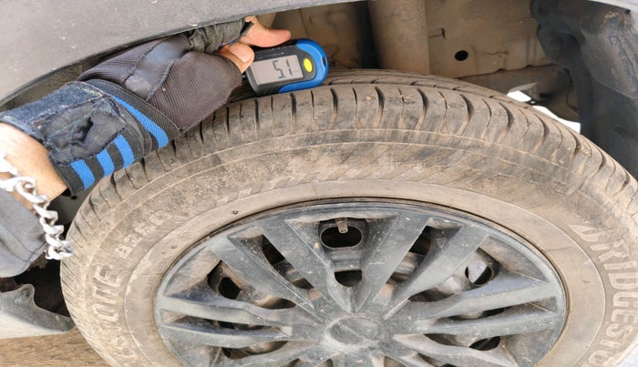 2016 Mahindra Kuv100 K4 D 6 STR, Diesel, Manual, 84,833 km, tyre