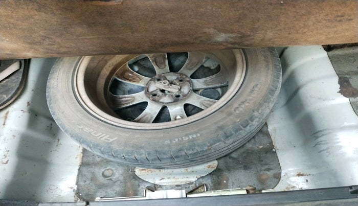 2012 Hyundai Verna FLUIDIC 1.6 VTVT SX, Petrol, Manual, 48,188 km, tyre