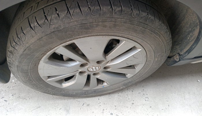 2015 Maruti S Cross DELTA 1.3, Diesel, Manual, 78,860 km, tyre