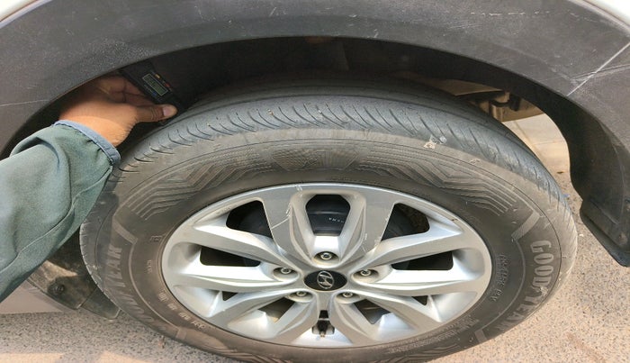 2018 Hyundai Creta SX 1.6 DIESEL, Diesel, Manual, 1,02,452 km, tyre