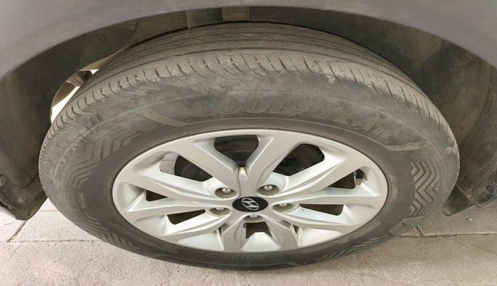 2018 Hyundai Creta SX 1.6 DIESEL, Diesel, Manual, 1,02,452 km, tyre