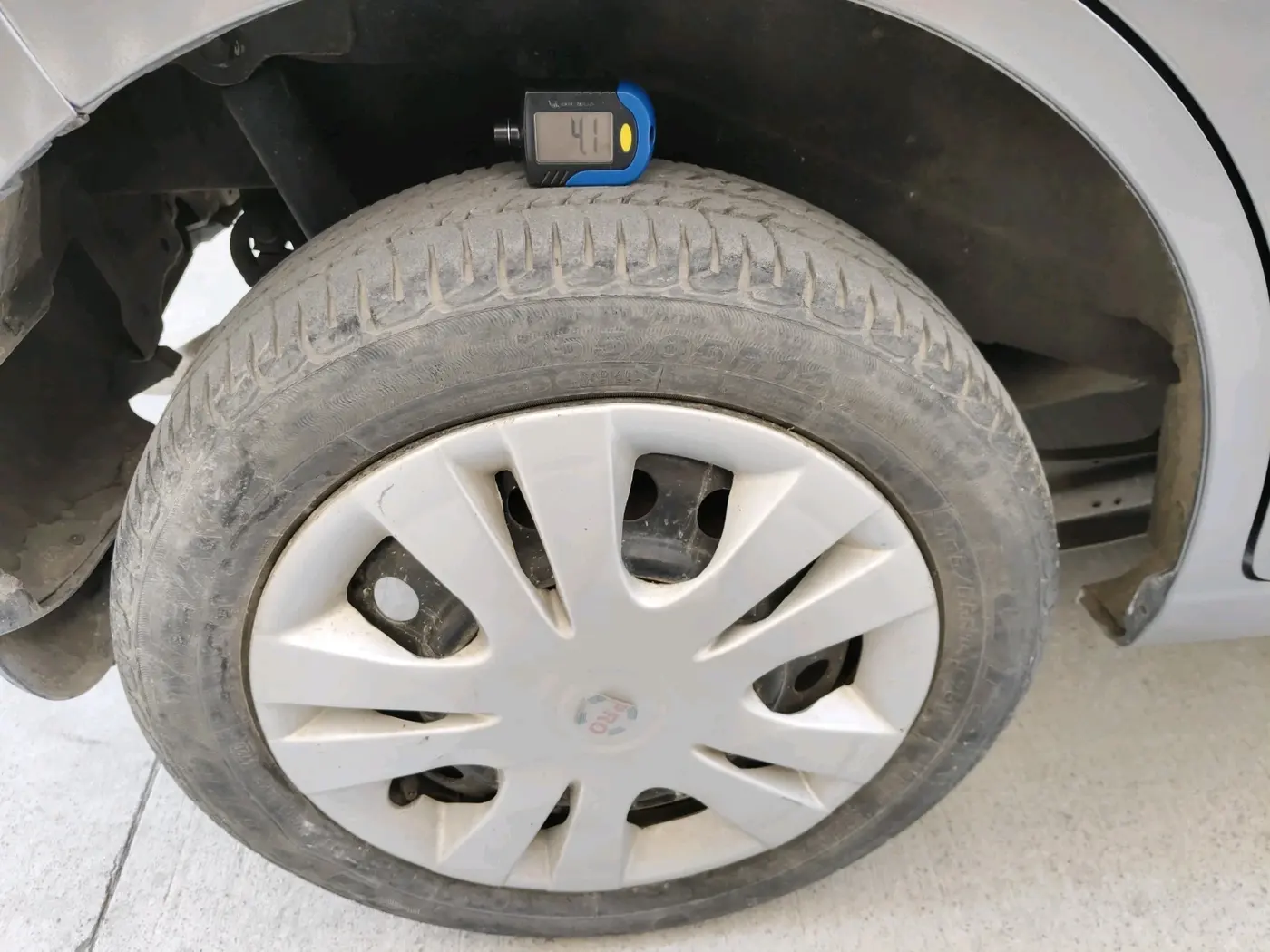 2016 Maruti Wagon R 1.0 VXI AMT, Petrol, Automatic, 64,200 km, tyre