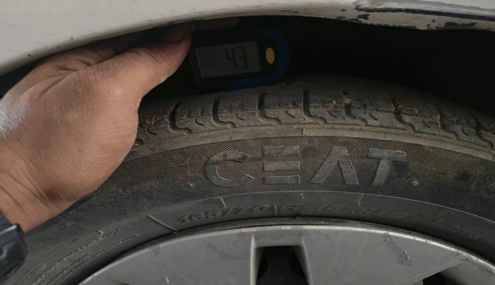 2018 Hyundai Xcent S 1.2 CRDI, Diesel, Manual, 2,25,446 km, tyre