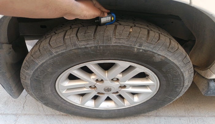 2014 Toyota Fortuner 3.0 4X2 MT, Diesel, Manual, 1,45,581 km, tyre