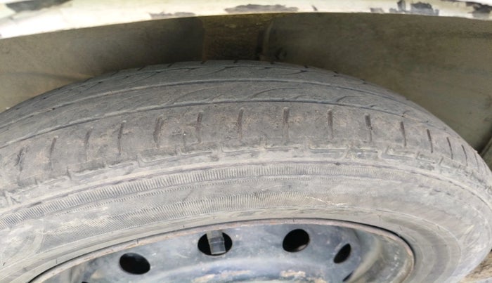 2013 Maruti Wagon R 1.0 LXI, CNG, Manual, 1,29,130 km, tyre