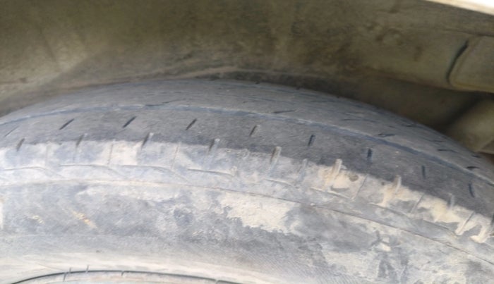 2013 Maruti Wagon R 1.0 LXI, CNG, Manual, 1,29,130 km, tyre