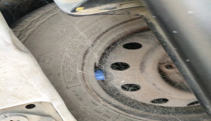 2013 Maruti Wagon R 1.0 LXI, CNG, Manual, 1,29,130 km, tyre