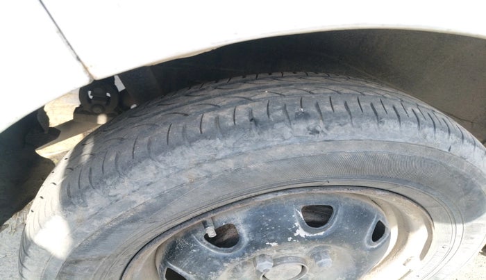 2013 Maruti Wagon R 1.0 LXI, CNG, Manual, 1,29,130 km, tyre