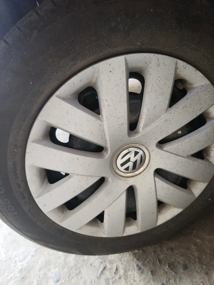 2013 Volkswagen Polo COMFORTLINE 1.2L, Diesel, Manual, 1,07,283 km, tyre
