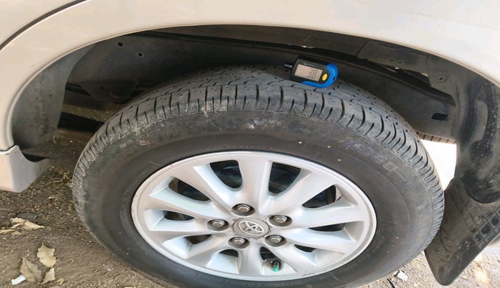 2014 Toyota Innova 2.5 VX 7 STR, Diesel, Manual, 2,50,138 km, tyre