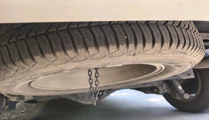 2014 Toyota Innova 2.5 VX 7 STR, Diesel, Manual, 2,50,138 km, tyre