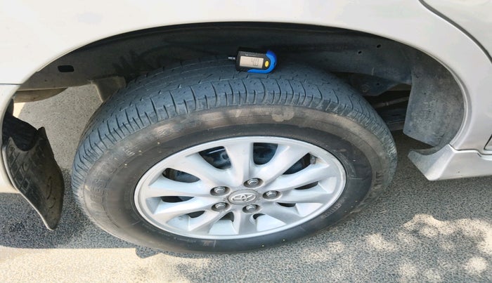 2014 Toyota Innova 2.5 VX 7 STR, Diesel, Manual, 2,50,138 km, tyre