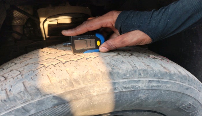 2015 Mahindra TUV300 T4 PLUS, Diesel, Manual, 1,33,708 km, tyre