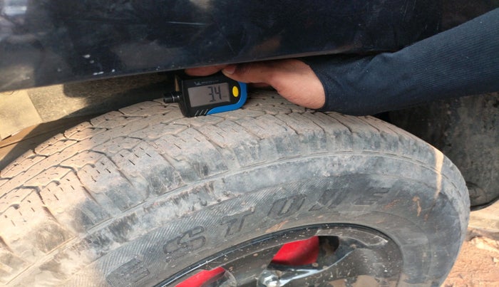 2015 Mahindra TUV300 T4 PLUS, Diesel, Manual, 1,33,708 km, tyre