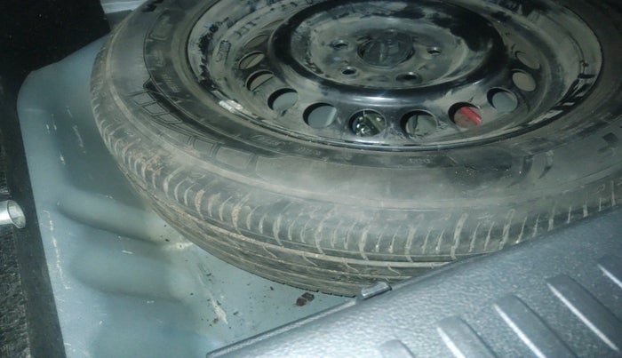 2024 Maruti BREZZA VXI, Petrol, Manual, 37,003 km, tyre