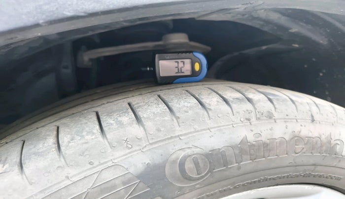 2011 BMW X5 3.0 D, Diesel, Automatic, 1,11,070 km, tyre