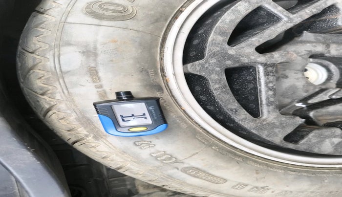 2011 BMW X5 3.0 D, Diesel, Automatic, 1,11,070 km, tyre