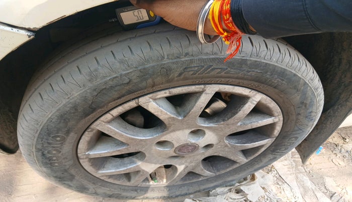 2012 Fiat Grand Punto Emotion 1.3, Diesel, Manual, 1,74,582 km, tyre