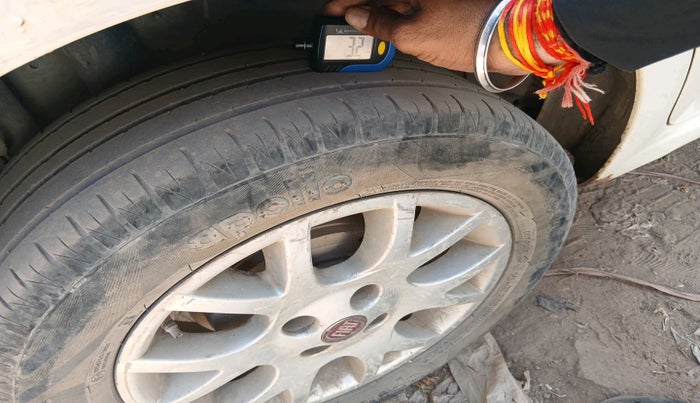 2012 Fiat Grand Punto Emotion 1.3, Diesel, Manual, 1,74,582 km, tyre