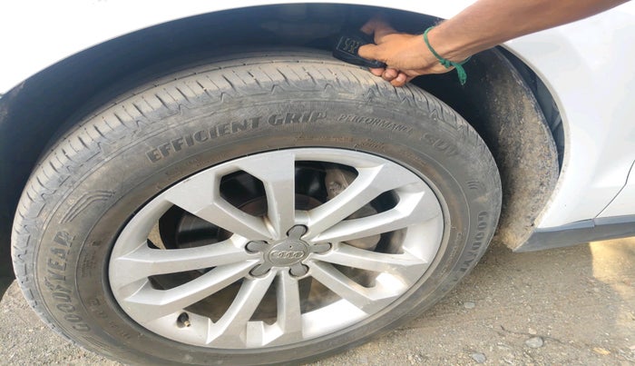 2014 Audi Q5 2.0 TDI quattro Premium, Diesel, Automatic, 1,96,413 km, tyre