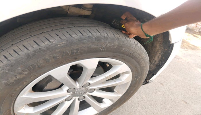 2014 Audi Q5 2.0 TDI quattro Premium, Diesel, Automatic, 1,96,413 km, tyre