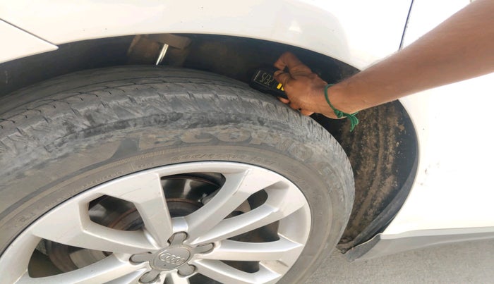 2014 Audi Q5 2.0 TDI quattro Premium, Diesel, Automatic, 1,96,413 km, tyre