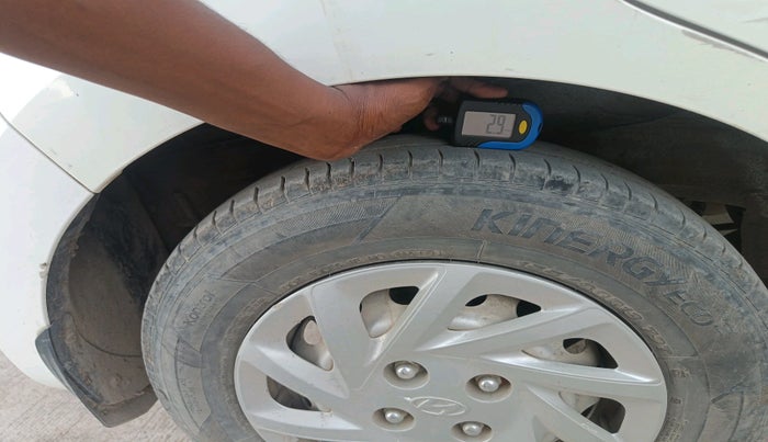 2019 Hyundai NEW SANTRO MAGNA, Petrol, Manual, 27,668 km, tyre