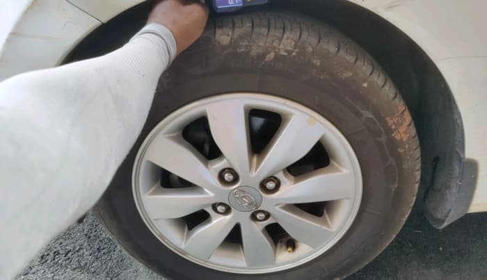 2014 Hyundai Xcent S 1.2, Petrol, Manual, 28,742 km, tyre